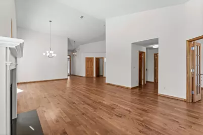 303 Sunflower Court, Vadnais Heights, MN 55127 - Photo 9