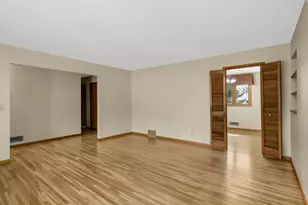 946 Redwood Dr, Apple Valley, MN 55124 - Photo 5