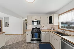 349 Tyler Ave, North Mankato, MN 56003 - Photo 5