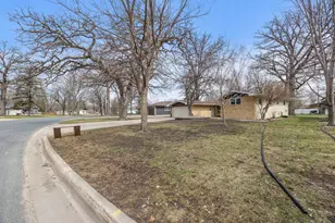 1045 Jorgenson St SE, Hutchinson, MN 55350 - Photo 7