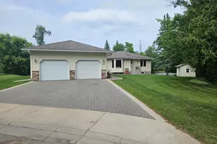 1217 Taft St E, Thief River Falls, MN 56701 - Photo 3