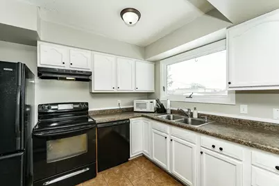 1552 5th Avenue SW, Rochester, MN 55902 - Photo 9