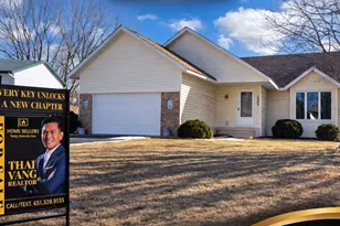 1242 Myrtle St N, Maplewood, MN 55119 - Photo 1