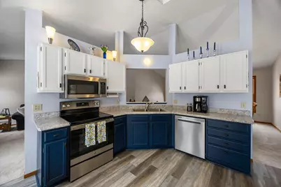 12715 Dorchester Trail, Apple Valley, MN 55124 - Photo 13