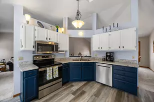 12715 Dorchester Trail, Apple Valley, MN 55124 - Photo 13