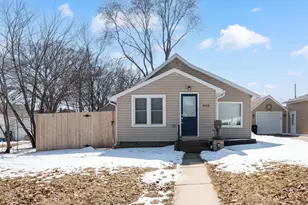 920 10 1/2 Street SE, Rochester, MN 55904 - Photo 1