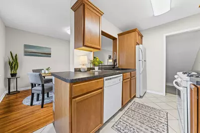 996 Cleveland Avenue S, Saint Paul, MN 55116 - Photo 3