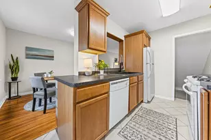 996 Cleveland Ave S, Saint Paul, MN 55116 - Photo 3