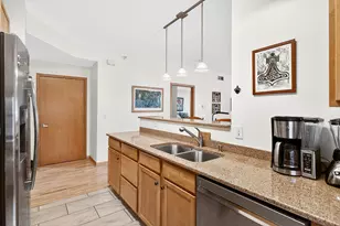 825 Berry St, Saint Paul, MN 55114 - Photo 9