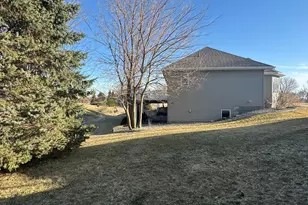 105 Priscilla Ct, Mankato, MN 56001 - Photo 3