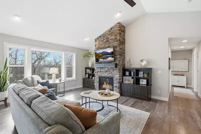 249 Vista Circle, River Falls, WI 54022 - Photo 3