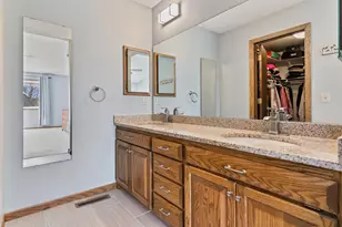 4250 Kingsview Ln N, Plymouth, MN 55446 - Photo 21