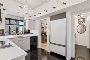 1235 Yale Pl, Minneapolis, MN 55403 - Photo 19