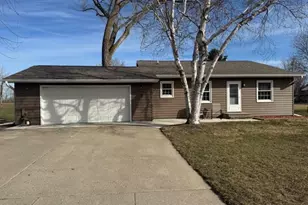 103 E Interlaken Rd, Fairmont, MN 56031 - Photo 1