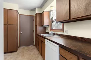 475 Oakwood Ln, Owatonna, MN 55060 - Photo 9