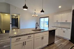 893 Mill Race Ct, Madelia, MN 56062 - Photo 5