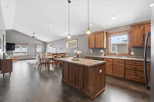 870 Brentwood Cir, River Falls, WI 54022 - Photo 5