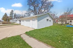 301 Duluth Ave N, Thief River Falls, MN 56701 - Photo 3