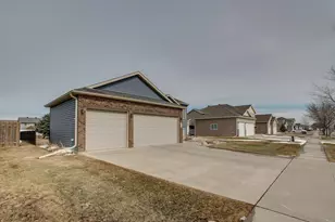 1610 42nd Ave S, Moorhead, MN 56560 - Photo 3