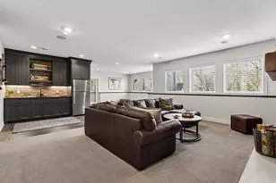 9264 Hawkcrest Ct, Chanhassen, MN 55317 - Photo 21