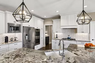9264 Hawkcrest Court, Chanhassen, MN 55317 - Photo 7