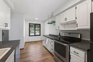 2010 Arkwright St, Maplewood, MN 55117 - Photo 11