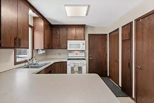 479 Centennial Dr, Roseville, MN 55113 - Photo 7