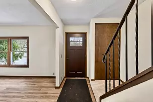 2700 Crestwood Cir, Hopkins, MN 55305 - Photo 11