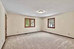 2700 Crestwood Cir, Hopkins, MN 55305 - Photo 29