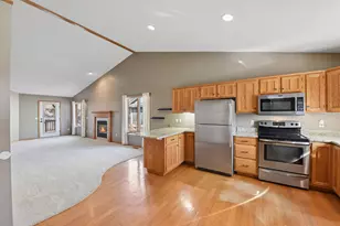 915 Lucille Ct, River Falls, WI 54022 - Photo 5