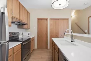 8465 Cortland Rd, Eden Prairie, MN 55344 - Photo 5