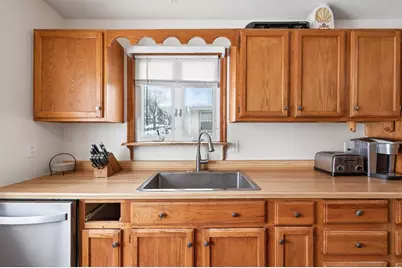 2354 Burke Avenue E, North Saint Paul, MN 55109 - Photo 9