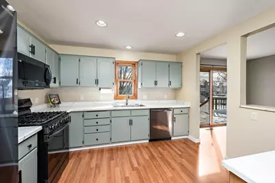 1061 Hillcrest Drive, Woodbury, MN 55125 - Photo 11