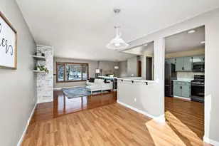 1061 Hillcrest Dr, Woodbury, MN 55125 - Photo 9