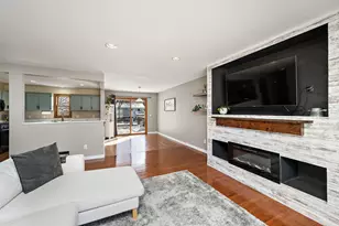 1061 Hillcrest Dr, Woodbury, MN 55125 - Photo 5