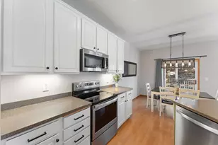 3262 Oak View Dr, Woodbury, MN 55129 - Photo 9