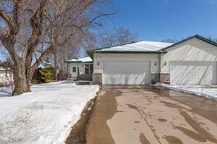 2129 Bard Ct, Faribault, MN 55021 - Photo 3