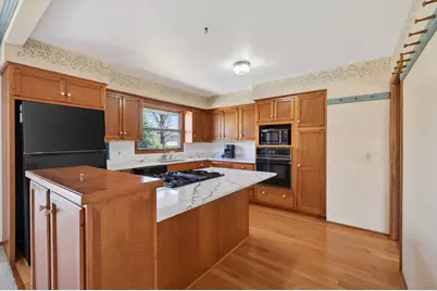 303 Thompson Avenue W, West Saint Paul, MN 55118 - Photo 9