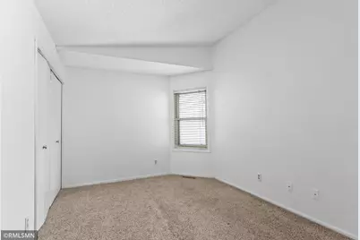 5329 Highpointe Terrace, Bloomington, MN 55437 - Photo 15