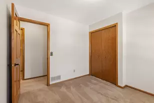 180 Red Oaks Dr, Vadnais Heights, MN 55127 - Photo 35