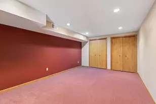 180 Red Oaks Dr, Vadnais Heights, MN 55127 - Photo 49