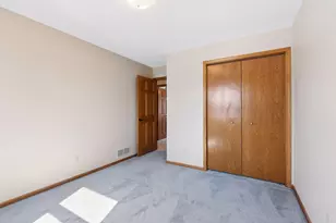 180 Red Oaks Dr, Vadnais Heights, MN 55127 - Photo 41