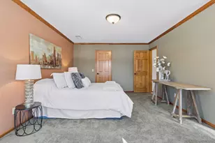 180 Red Oaks Dr, Vadnais Heights, MN 55127 - Photo 27