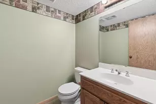 180 Red Oaks Dr, Vadnais Heights, MN 55127 - Photo 51