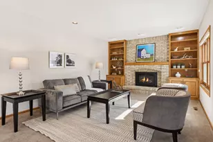 180 Red Oaks Dr, Vadnais Heights, MN 55127 - Photo 7