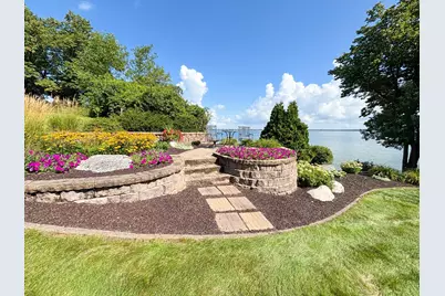 521 E Summit Street, Battle Lake, MN 56515 - Photo 3
