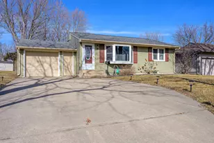 121 6th Ave NE, Hutchinson, MN 55350 - Photo 1