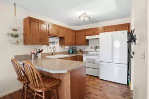 2337 Amberwood Dr, Woodbury, MN 55125 - Photo 5