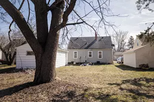 406 W 11th St, Morris, MN 56267 - Photo 3