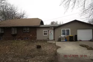 608 N 5th St, Bricelyn, MN 56014 - Photo 1